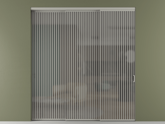 Алюминевая перегородка АЛПР 040.06_АНСР_Серый сатин триплекс_new. Цвет Алюминий нейтральный серый. Материал Алюминий в эмали. Коллекция Перегородка Формато внутри проёма 3 створки с синхронным механизмом. Картинка.